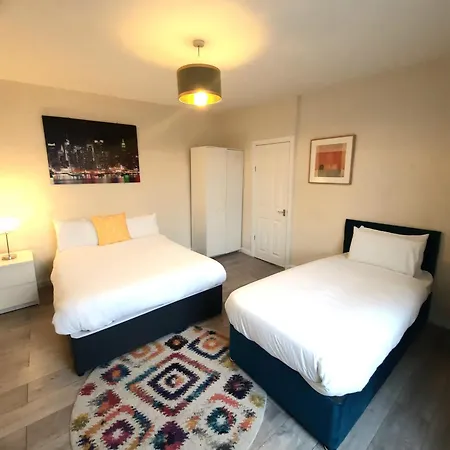 شقة In Leeds,free Parking,wifi *